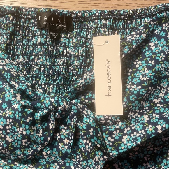 Francesca’s Floral Blouse - Picture 2 of 6